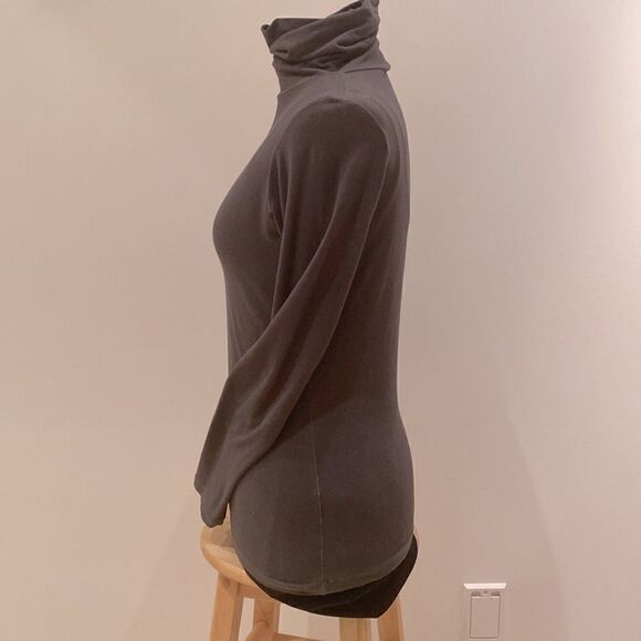 Sweater , Spanx like stretch, thick material Toronto Yorkdale Designer - Picture 2 of 4